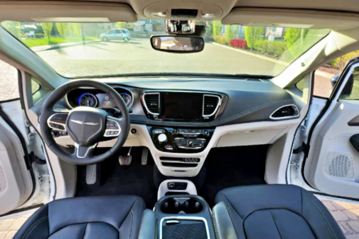 Chrysler Pacifica 3.6 V6 291 KM | 2024 rok | 11 800 km