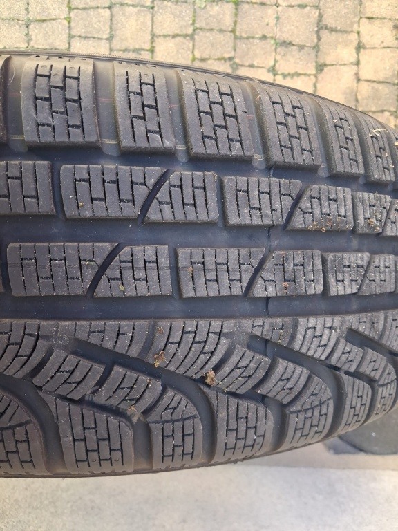 Sprzedam 4 alufelgi z zimowymi oponami do BMW 17 cali