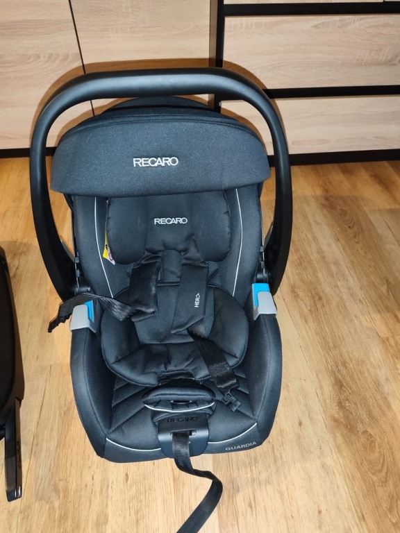 Fotelik samochodowy Recaro z bazą ISOFIX