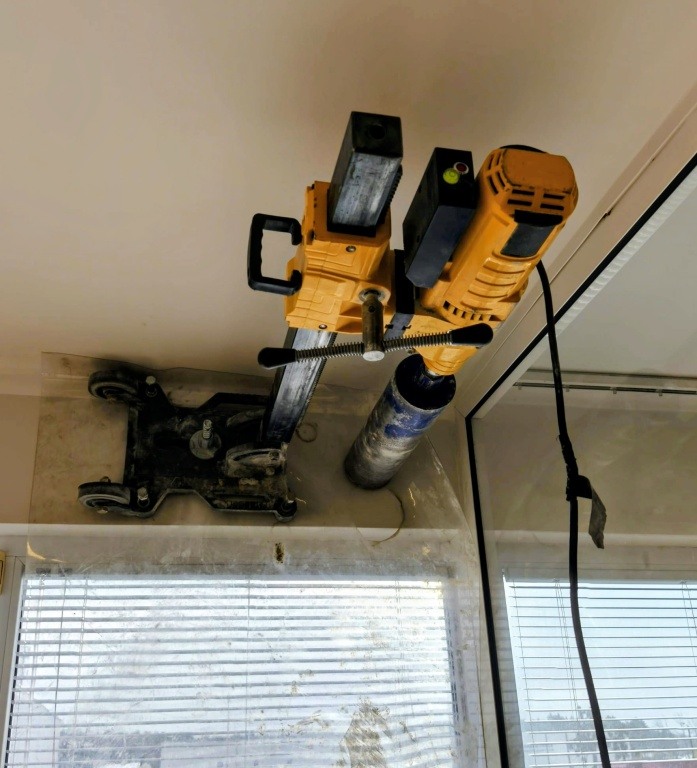 Wiercenie -Przewierty w betonie, betonie zbrojonym, żelbecie, asfalcie, pustaku, cegle i innych twardych materiałach