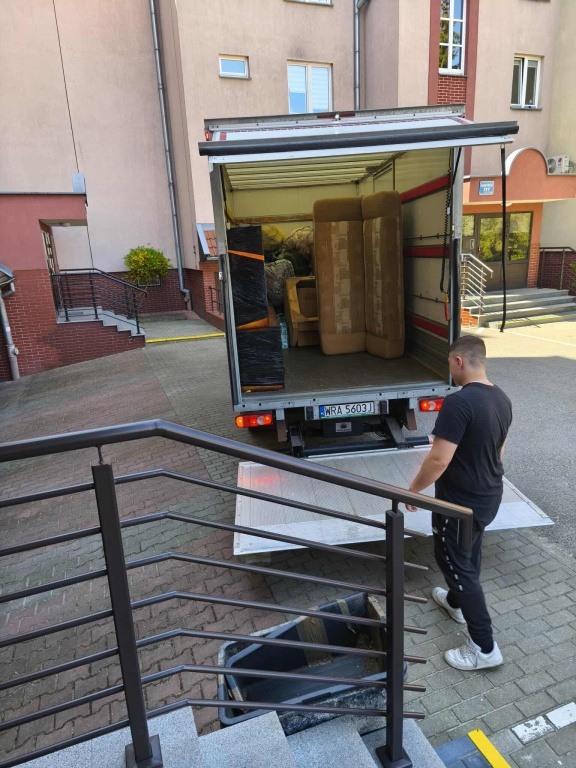 KOMPLEKSOWE PRZEPROWADZKI NA TERENIE CAŁEGO KRAJU - LOKALNA FIRMA Z OSTROŁĘKI