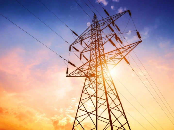 Odszkodowania za bezumowne korzystanie z ustawienia słupów energetycznych .