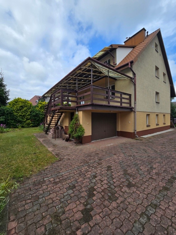 Dom wolnostojący gotowy do zamieszkania 150 m² | Pomian | dwa garaże | spokojna okolica