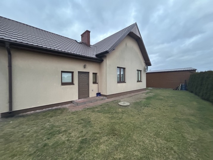 Dom w Rzekuniu - duża działka i garaż na pilota