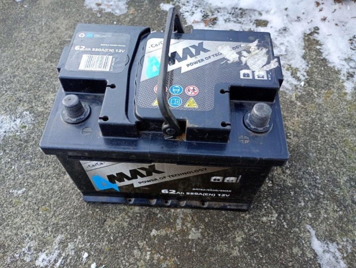 Sprzedam akumulator 62 Ah, prąd rozruchowy 550 A