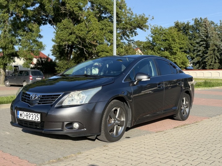 Toyota Avensis T27 2.0 D4D 2009r. Sedan manual 6 biegów