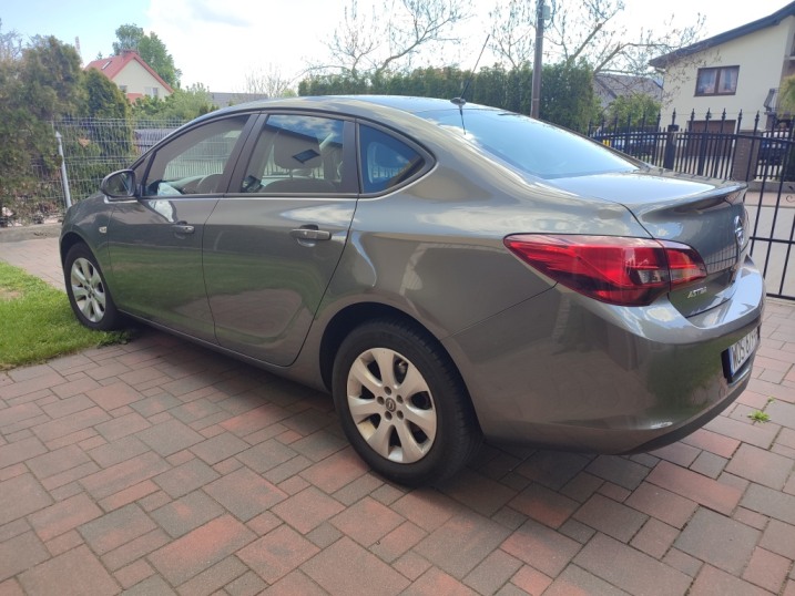 SPRZEDAM OPEL ASTRA J SEDAN 1,6 85KW/115KM 2018 R. PRZEBIEG 53775KM