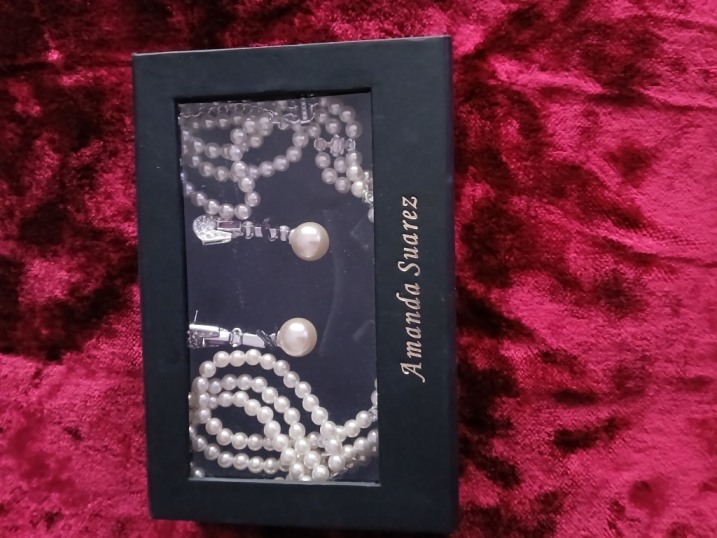 KOLIA Z KOLCZYKAMI (Amanda Suarez)