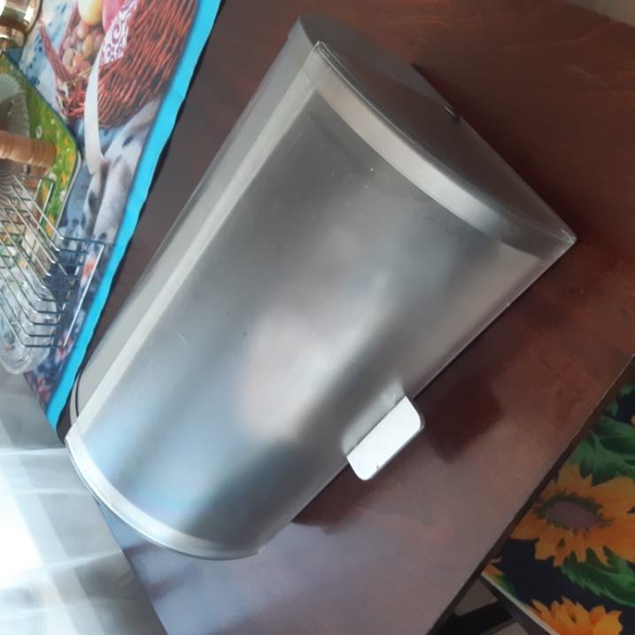 Chlebak metalowy używany duży tanio