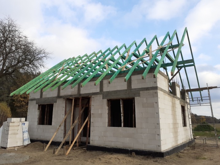 Budowa domów od podstaw do dachu