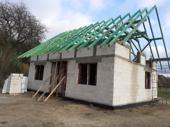 Budowa domów od podstaw do dachu
