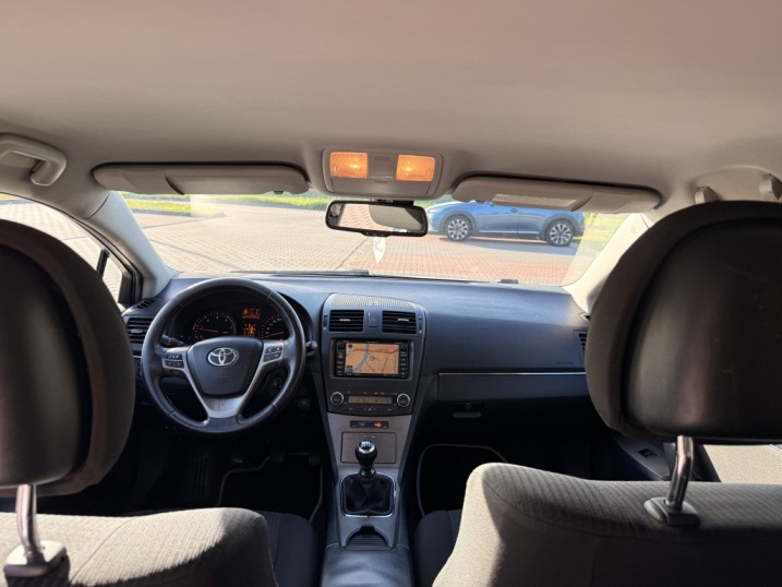 Toyota Avensis T27 2.0 D4D 2009r. Sedan manual 6 biegów