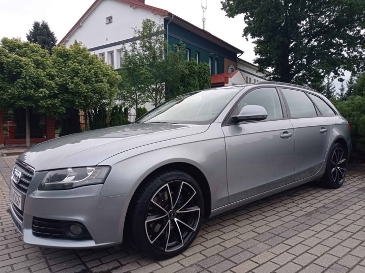 Auto Garażowane/ Bogate wyposażenie