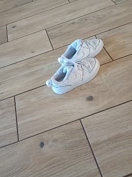 Sprzedam buty rozmiar 28 17 cm wkładka.