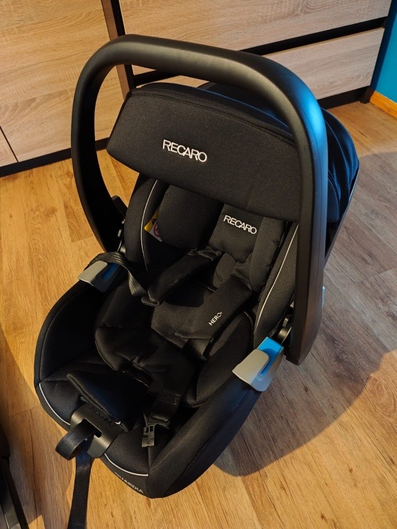 Fotelik samochodowy Recaro z bazą ISOFIX