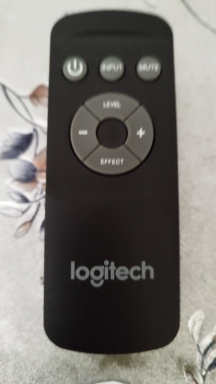 Logitech z906