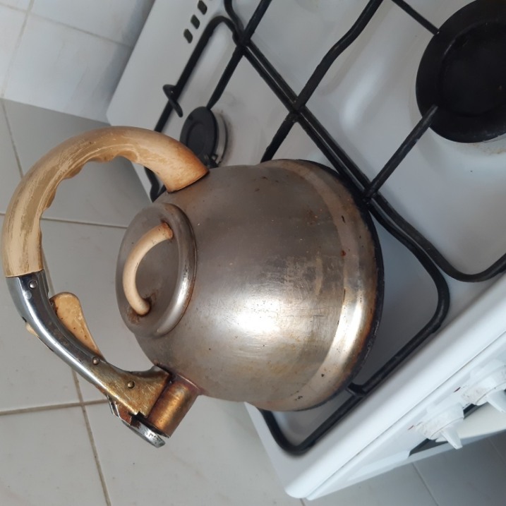 Czajnik metalowy do gotowania wody taniutko