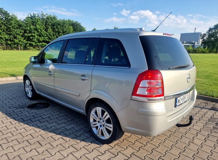 Zafira / 7 osob / z Niemiec / benzyna