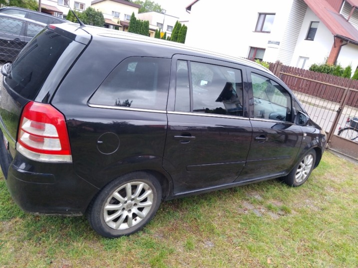 Opel Zafira gaz benzyna 2010 przebieg 120tys
