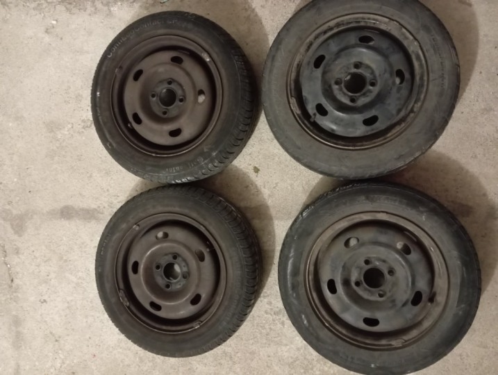 Felgi stalowe 4x100 14" Renault z oponami letnimi