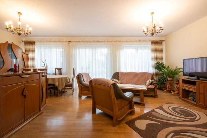 Przestronny dom w doskonałej lokalizacji. Możliwa zamiana na mieszkanie!