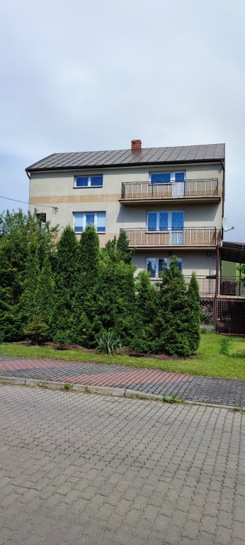 Dom wolnostojący na Osiedlu Stacja Ostrołęka w bardzo dobrej lokalizacji.