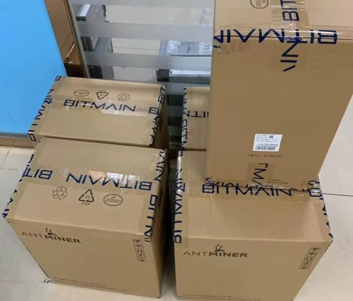 Bitmain Antminer z15 pro 840k z15 Pro 860K ( 1,800USDT )