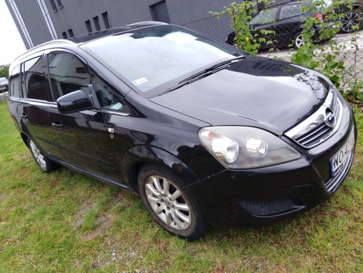 Opel zafira 2010 przebieg 118 tys km