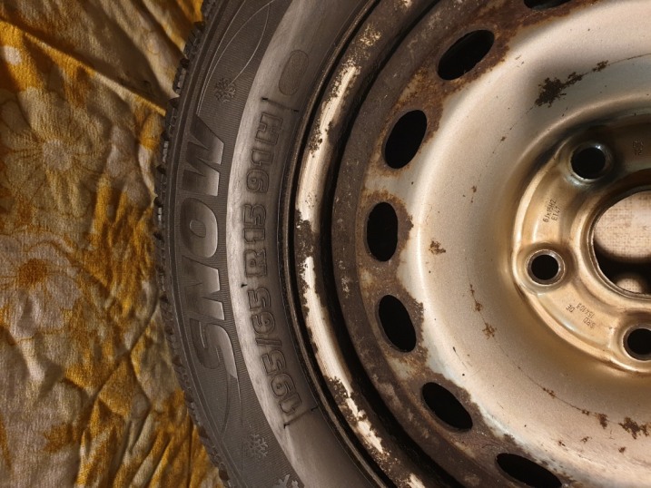 Sprzedam Kormoran SNOW 195/65R15 na felgach 6Jx15H2 ET47