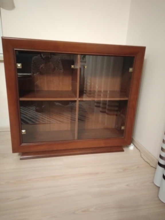 Sprzedam stół, 6 krzeseł, komodę i szafkę RTV