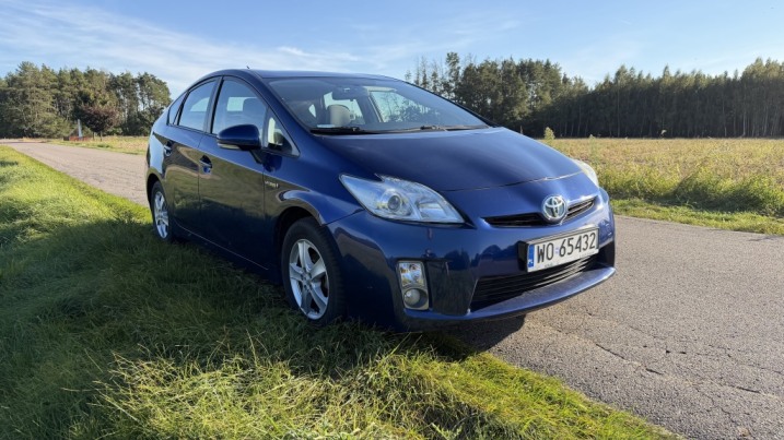 Toyota Prius III, prywatnie, 8 lat w rodzinie, nie po taxi, automat, hybryda