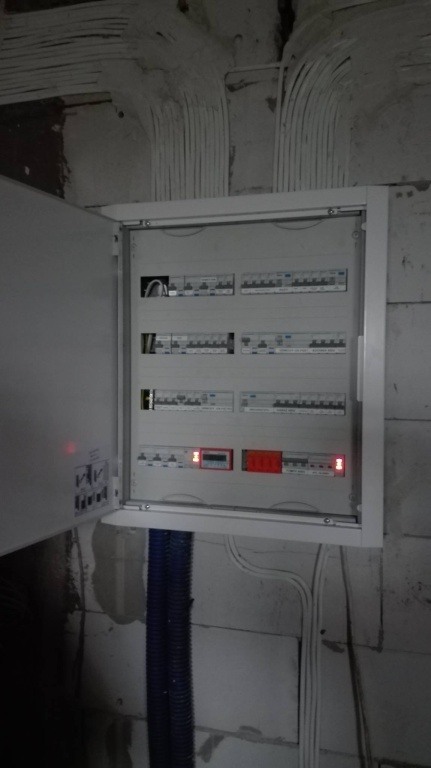 Elektryk. Instalacje.