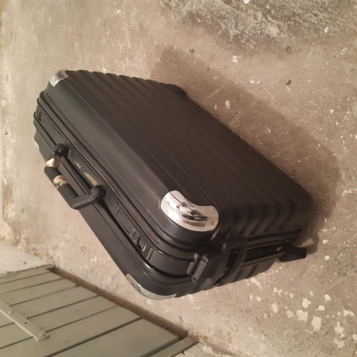 Walizka BELMONTE używana tanio