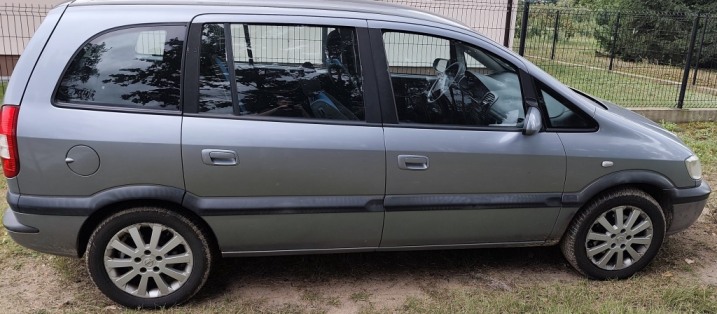 Opel Zafira A 1.8 125 KM, wersja Elegance, 2003 r. — 7 os.