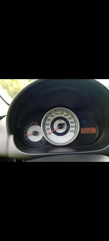 Sprzedam samochód prywatny Mazda 2
