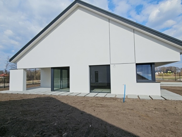 Nowoczesny dom 166 m² na dużej działce. Kameralna inwestycja