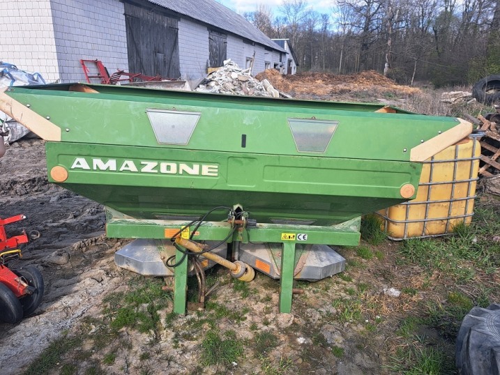 rozsiewacz amazone 2500kg/ i siewnik do kukurydzy talerzowy