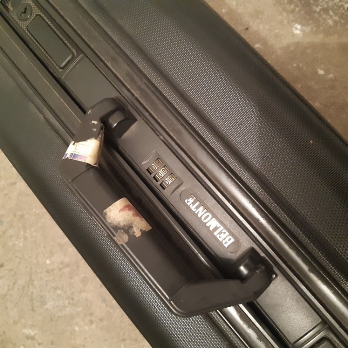 Walizka BELMONTE używana tanio