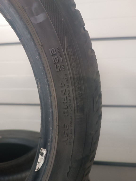 Opony zimowe 225/45  "18