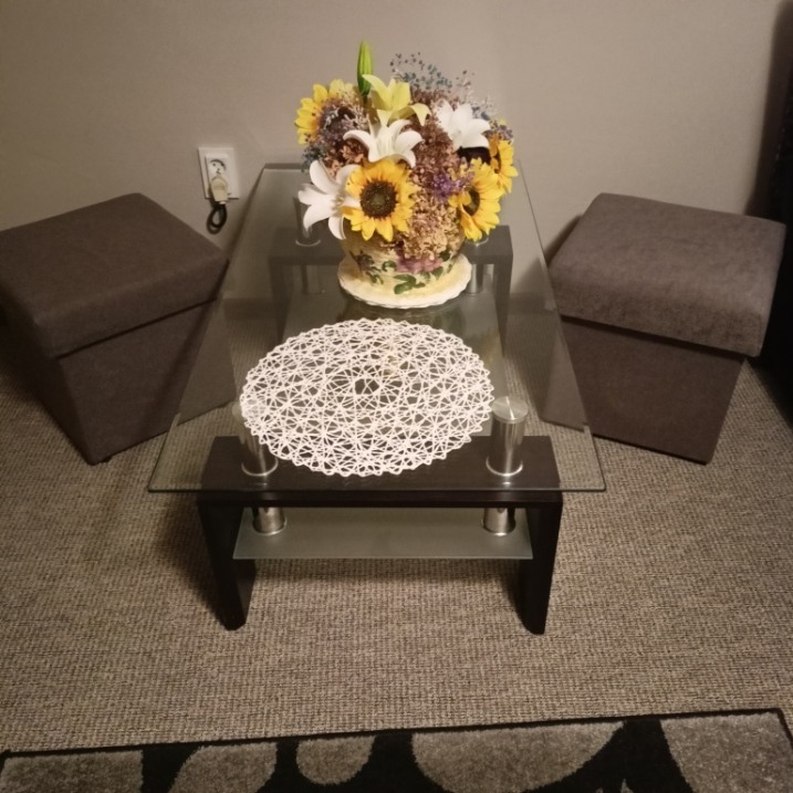 Stolik kawowy, ława + 2 pufy