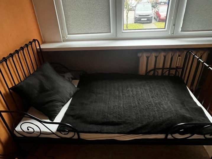 Łóżko z materacem - używane