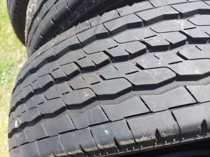Komplet opon letnich Firestone Vanhawk2 215/75R16C 2023r. używane jeden niecały sezon