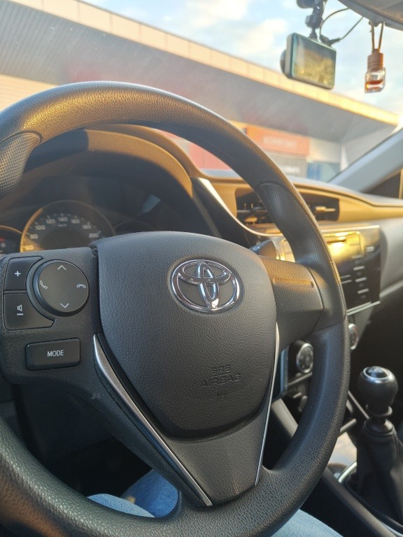 Toyota corolla 1.33 active 2017r NISKI PRZEBIEG