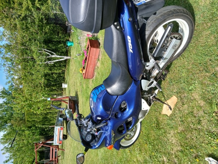 Suzuki gsxf750