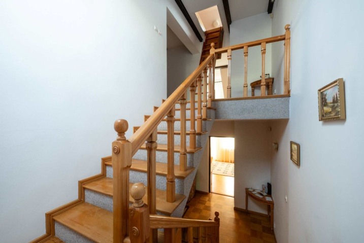 Przestronny dom w doskonałej lokalizacji. Możliwa zamiana na mieszkanie!