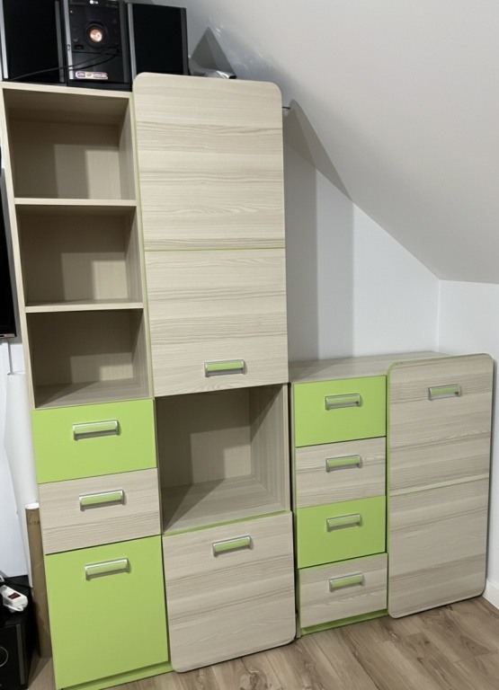 Sprzedam meble młodzieżowe.