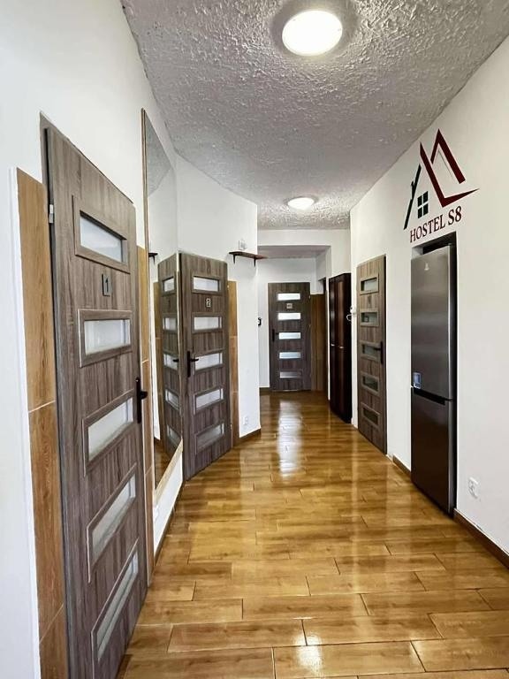 Szukasz noclegu dla pracowników w dobrej lokalizacji? Komfort i pełne wyposażenie.