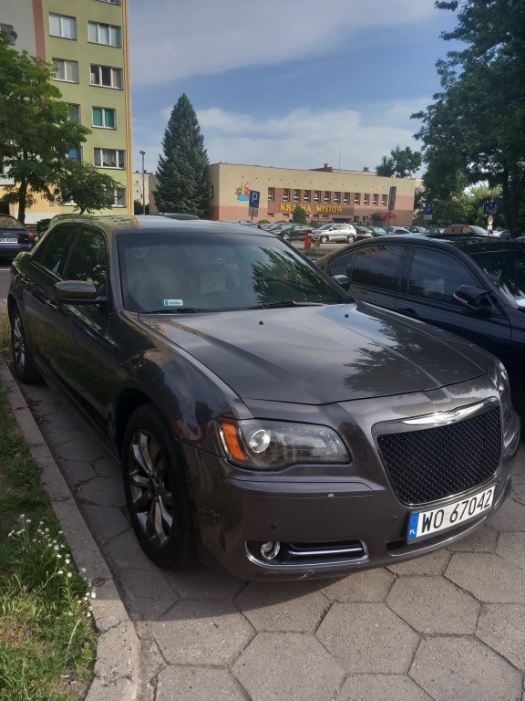 Sprzedam Chrysler 300S rok produkcji 2014, MOC 296 KM, Benzyna+Gaz.