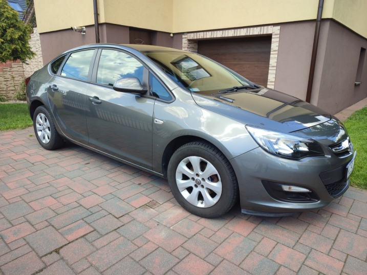 SPRZEDAM OPEL ASTRA J SEDAN 1,6 85KW/115KM 2018 R. PRZEBIEG 53775KM