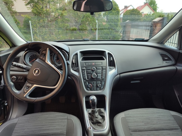 SPRZEDAM OPEL ASTRA J SEDAN 1,6 85KW/115KM 2018 R. PRZEBIEG 53775KM